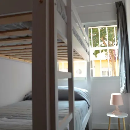 Piramide Complex 阿利坎特